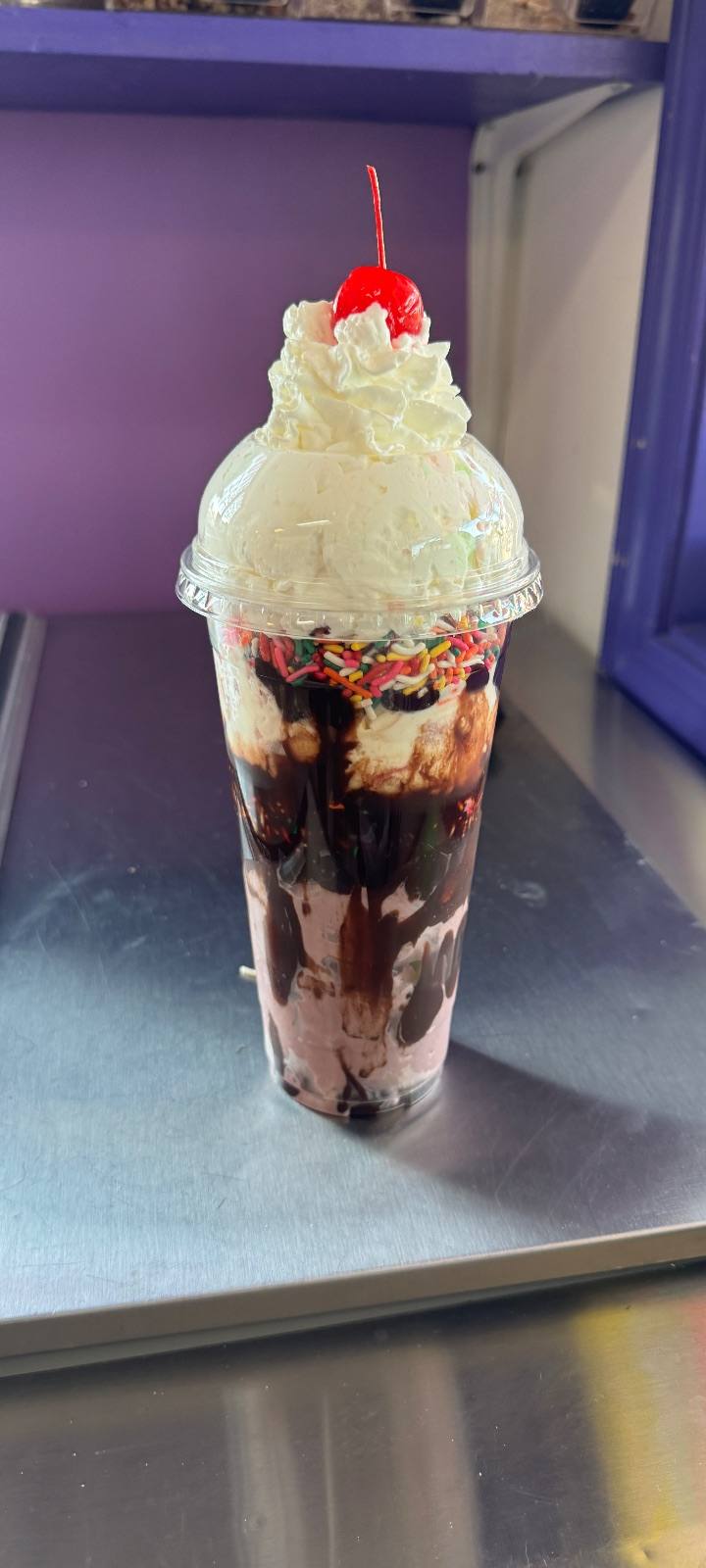 Med. Hot fudge sundae